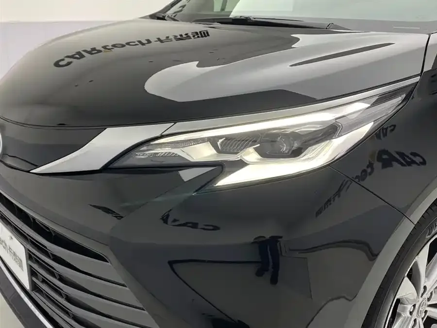 Toyota Sienna SIENNA 2024 2.5L Hybrid Premium Edition 2025 — миниатюра 3
