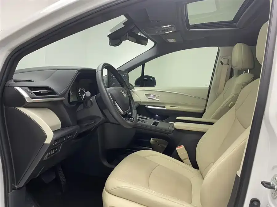 Toyota Sienna SIENNA 2023 2.5L Hybrid Premium Edition 2024 — миниатюра 5