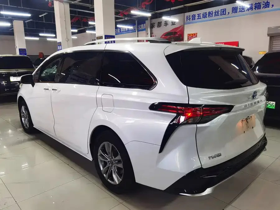 Toyota Sienna SIENNA 2023 2.5L Hybrid Comfort Edition 2023 — миниатюра 2