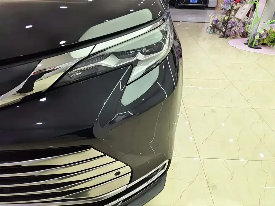 Toyota Sienna SIENNA 2023 2.5L Hybrid Comfort Edition 2023 — миниатюра 3