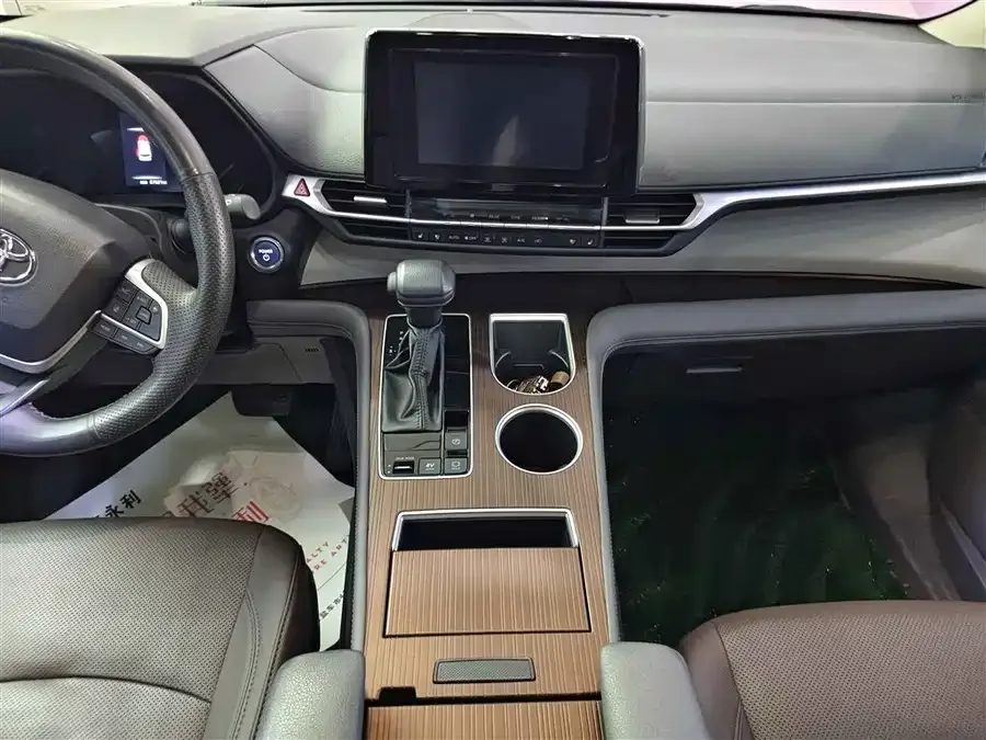 Toyota Sienna SIENNA 2023 2.5L Hybrid Comfort Edition 2023 — миниатюра 4