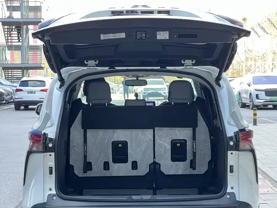 Toyota Sienna SIENNA 2021 2.5L Hybrid Luxury Edition 2022 — миниатюра 2