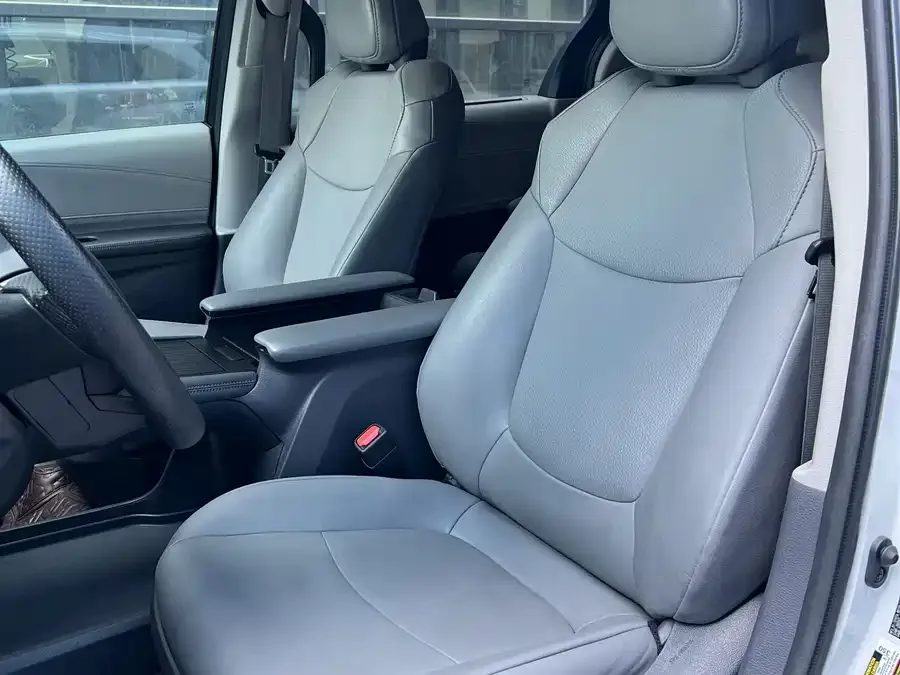 Toyota Sienna SIENNA 2021 2.5L Hybrid Luxury Edition 2022 — миниатюра 3