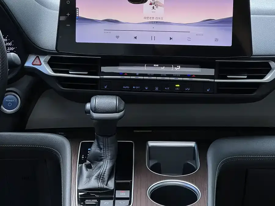 Toyota Sienna SIENNA 2021 2.5L Hybrid Luxury Edition 2022 — миниатюра 4