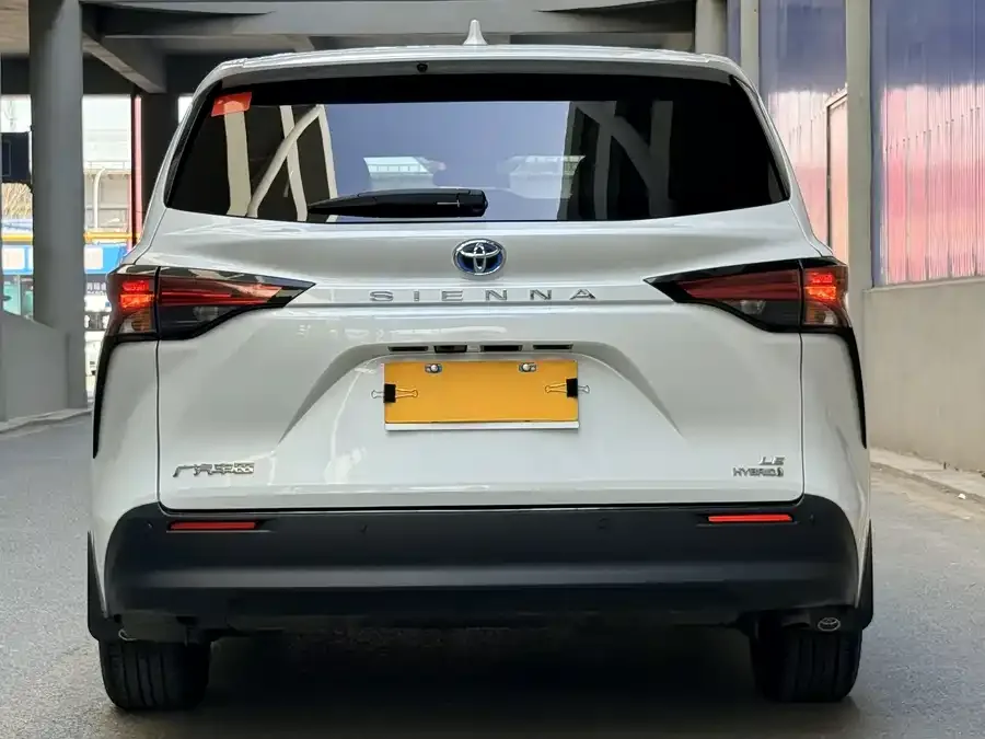 Toyota Sienna SIENNA 2023 2.5L Hybrid Comfort Edition 2024 — миниатюра 2