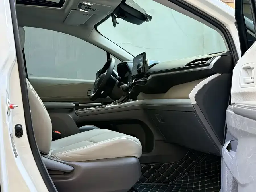 Toyota Sienna SIENNA 2023 2.5L Hybrid Comfort Edition 2024 — миниатюра 5