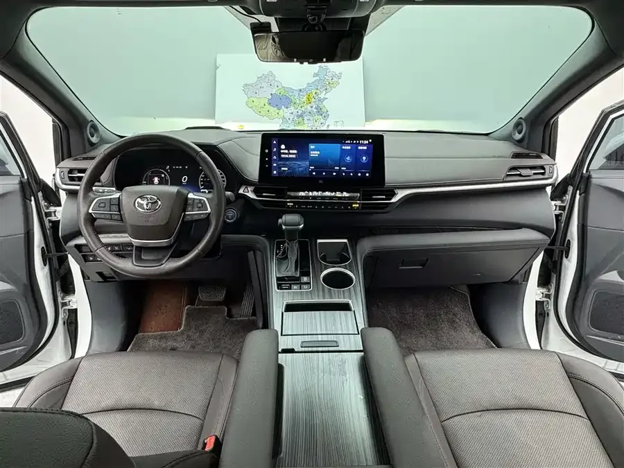 Toyota Sienna SIENNA 2023 2.5L Hybrid Platinum Edition 2024 — миниатюра 3