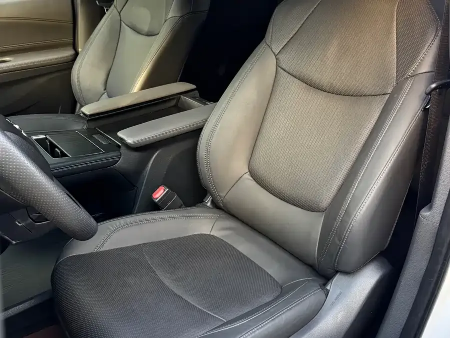 Toyota Sienna SIENNA 2024 2.5L Hybrid Premium Edition 2025 — миниатюра 5