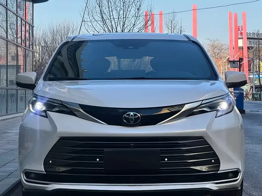 Toyota Sienna 2025