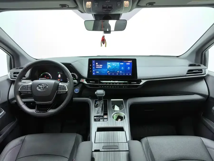 Toyota Sienna SIENNA 2023 2.5L Hybrid Premium Edition 2024 — миниатюра 3