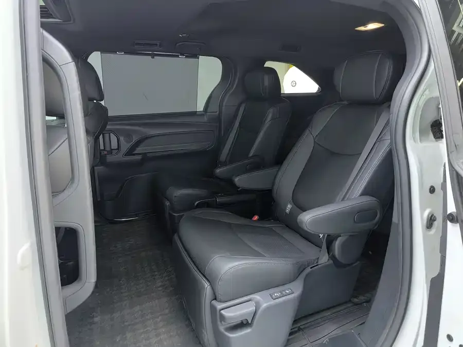 Toyota Sienna SIENNA 2023 2.5L Hybrid Premium Edition 2024 — миниатюра 5