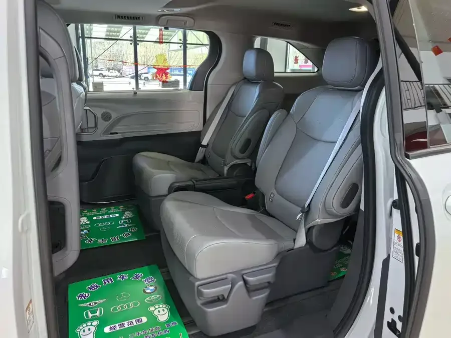 Toyota Sienna SIENNA 2021 2.5L Hybrid Luxury Edition 2022 — миниатюра 2