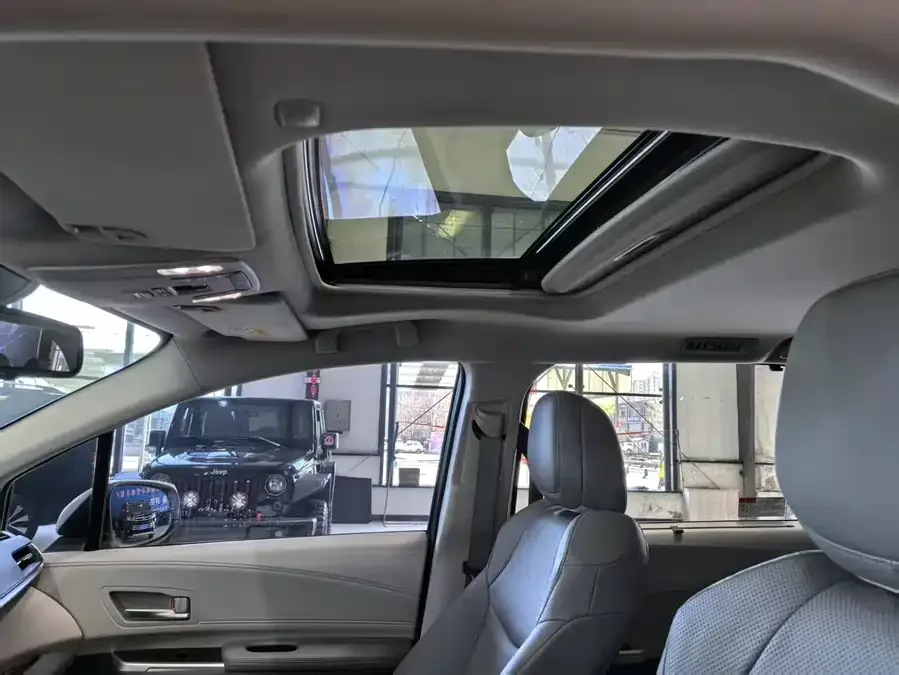 Toyota Sienna SIENNA 2021 2.5L Hybrid Luxury Edition 2022 — миниатюра 4