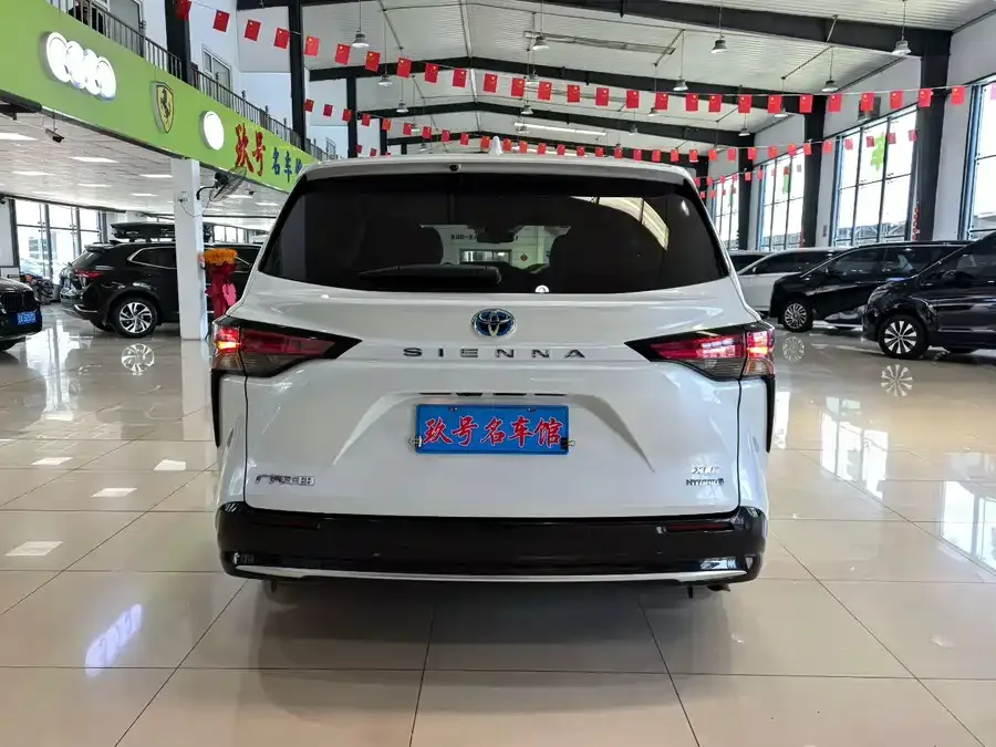 Toyota Sienna SIENNA 2021 2.5L Hybrid Luxury Edition 2022 — миниатюра 5