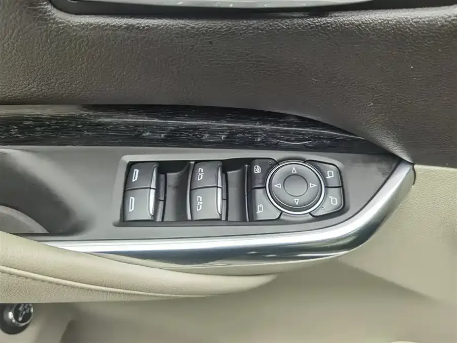 Cadillac XT4 2023 28T two-wheel drive luxury model 2023 — миниатюра 3