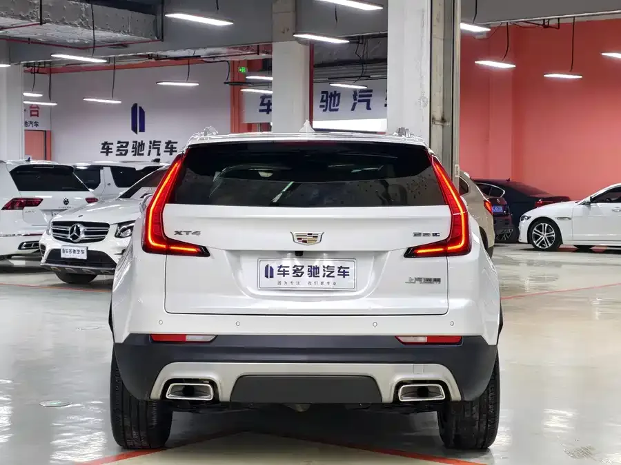 Cadillac XT4 2022 28T two-wheel drive fashion model 2022 — миниатюра 5