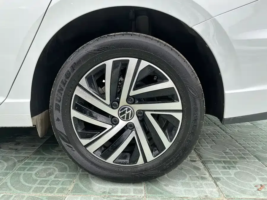 Volkswagen Lavida Lavida 2023 1.5L Automatic 5 Million Edition 2022 — миниатюра 4