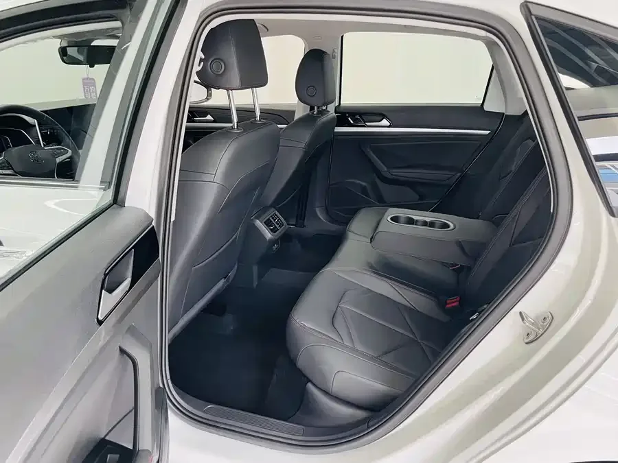 Volkswagen Lavida Lavida 2024 300TSI DSG Starry Sky Leading Edition 2025 — миниатюра 3