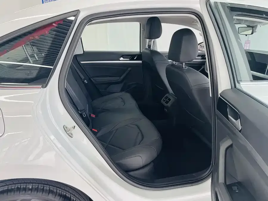 Volkswagen Lavida Lavida 2024 300TSI DSG Starry Sky Leading Edition 2025 — миниатюра 4