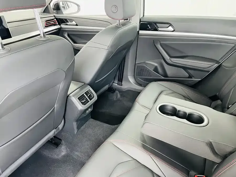 Volkswagen Lavida Lavida 2024 300TSI DSG Starry Sky Leading Edition 2025 — миниатюра 5