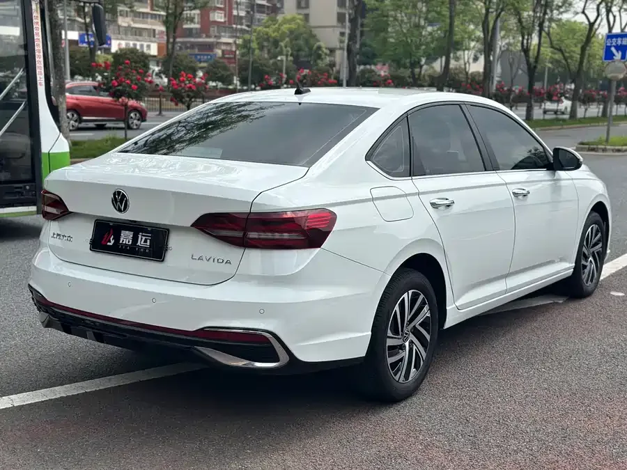 Volkswagen Lavida Lavida 2024 1.5L Automatic Starry Sky Five Million Edition 2024 — миниатюра 2
