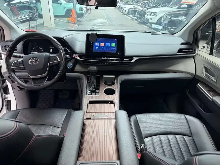 Toyota Sienna SIENNA 2024 2.5L Hybrid Comfort Edition 2024 — миниатюра 3