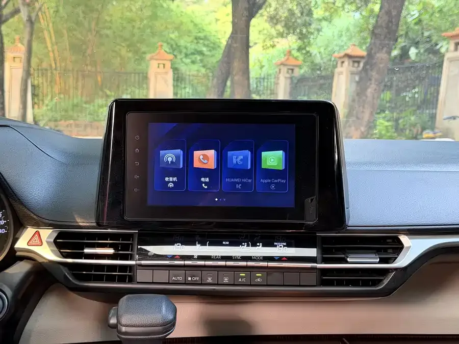 Toyota Granvia Grevia 2024 2.5L Hybrid Luxury Edition 2024 — миниатюра 3