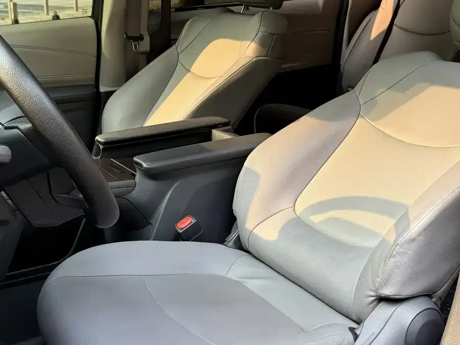 Toyota Granvia Grevia 2024 2.5L Hybrid Luxury Edition 2024 — миниатюра 4