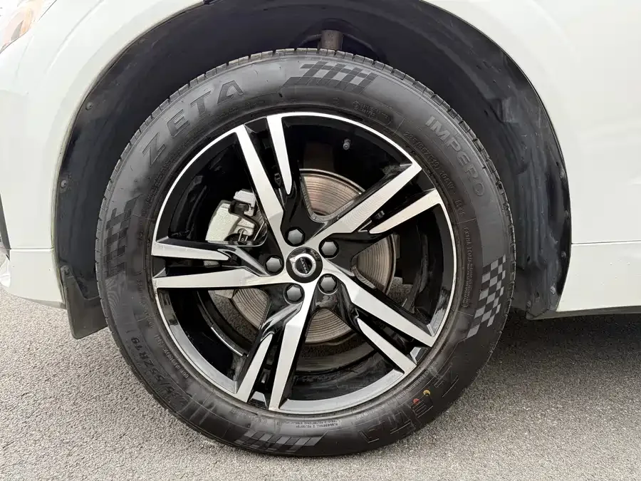 Volvo XC60 2022 B5 four-wheel drive Zhiyuan Sport Edition 2022 — миниатюра 3
