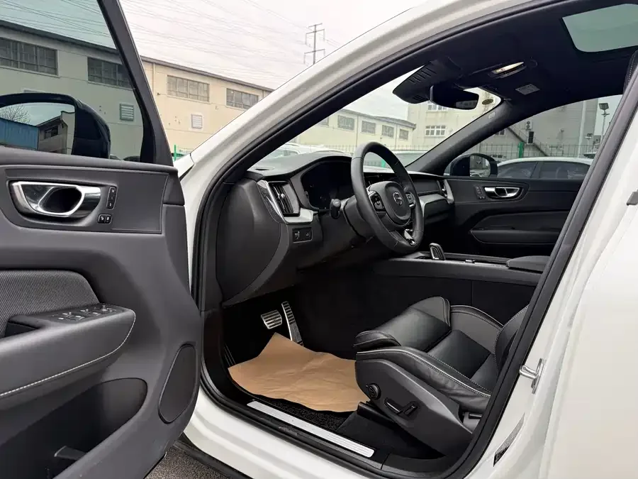 Volvo XC60 2022 B5 four-wheel drive Zhiyuan Sport Edition 2022 — миниатюра 5