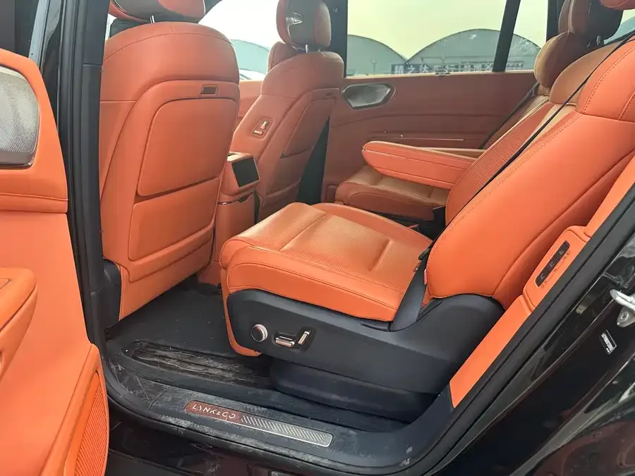 Lynk & Co 900 Lynk & Co 900 2025 2.0T Ultra 6-seater 2025 — миниатюра 2