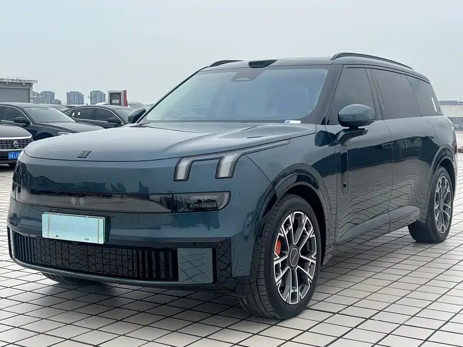Lynk & Co 900 2025
