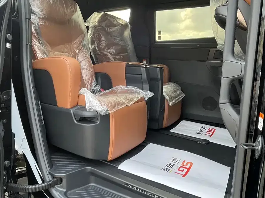 Toyota Crown Vellfire Vellfire 2025 Crown Hybrid 2.5L Ink Gold Executive Edition 2025 — миниатюра 5