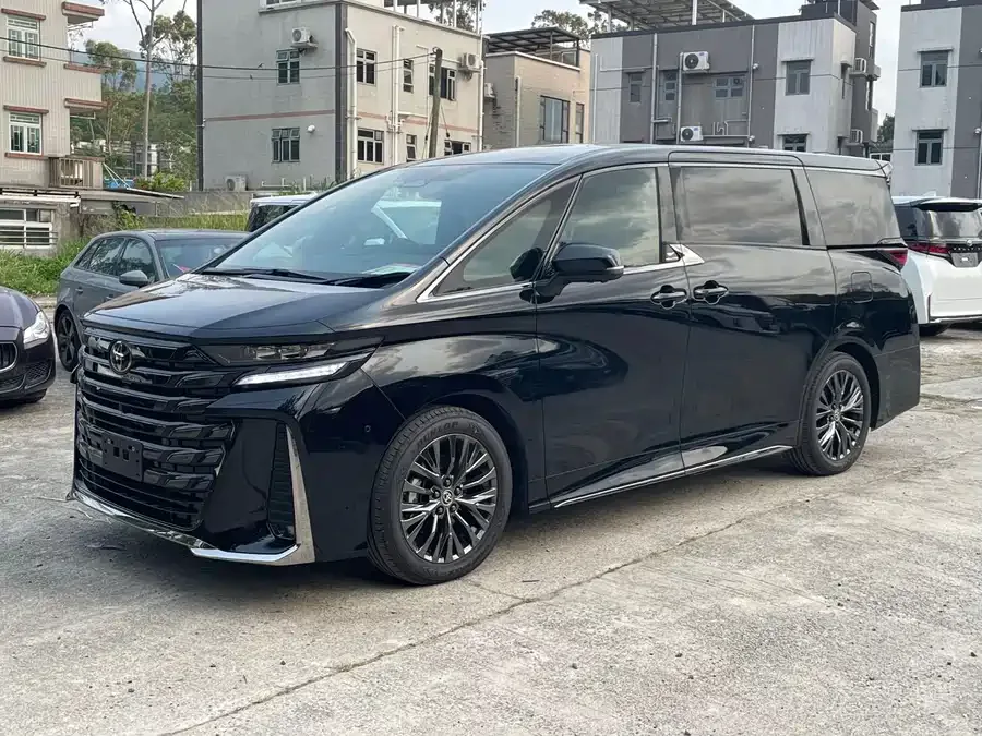 Toyota Crown Vellfire 2025