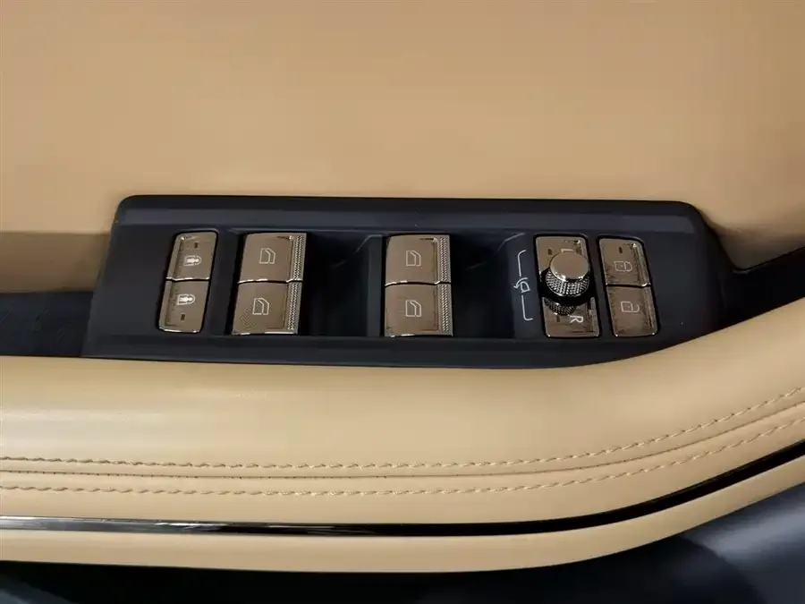 Lynk & Co 09 EM-P Lynk & Co 09 EM-P 2021 2.0T PHEV Ultra six-seater 2022 — миниатюра 3