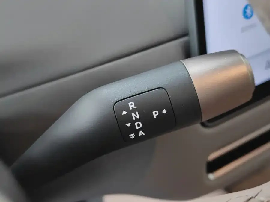 Li Auto i6 Ideal i6 2025 two-wheel drive standard version 2025 — миниатюра 4