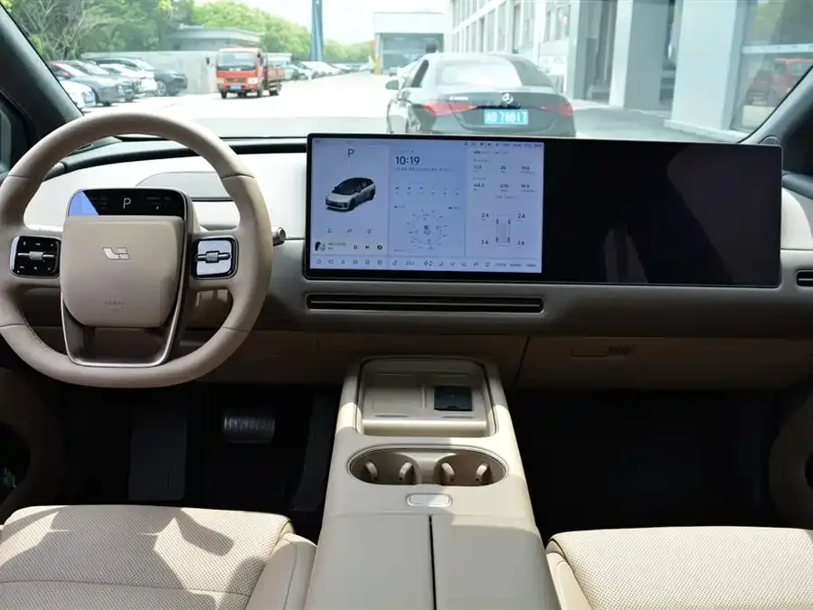 Li Auto i6 Ideal i6 2025 two-wheel drive standard version 2026 — миниатюра 3
