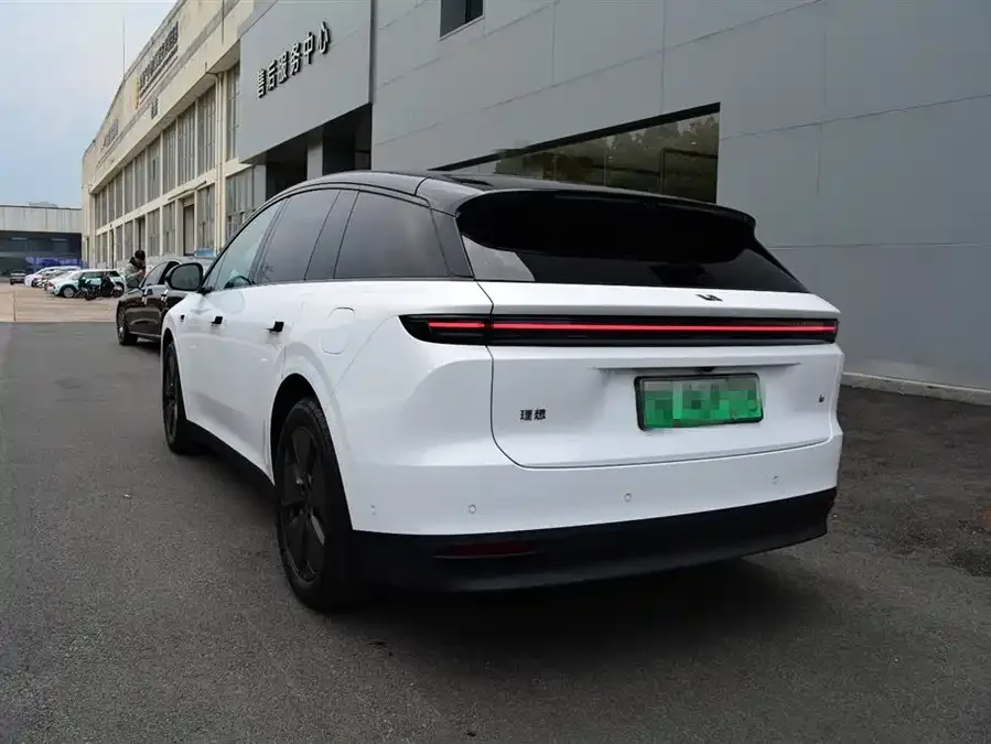 Li Auto i6 Ideal i6 2025 two-wheel drive standard version 2026 — миниатюра 5