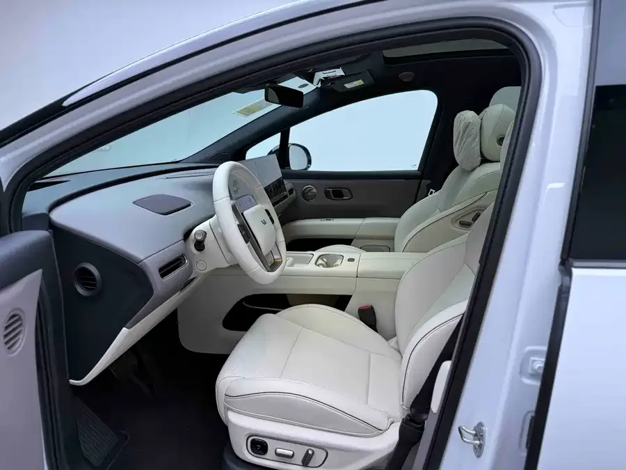 Li Auto i6 Ideal i6 2025 two-wheel drive standard version 2026 — миниатюра 2