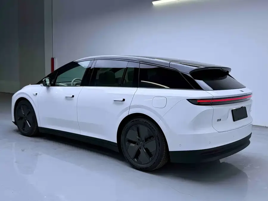 Li Auto i6 Ideal i6 2025 two-wheel drive standard version 2026 — миниатюра 4