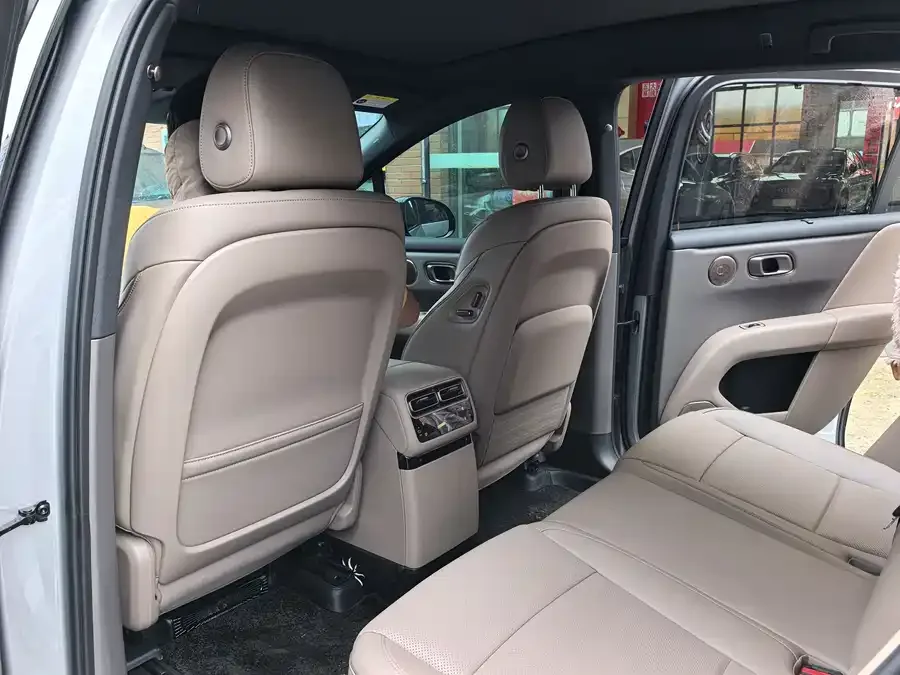 Li Auto i6 Li Auto i6 2025 AWD Standard Edition 2026 — миниатюра 3