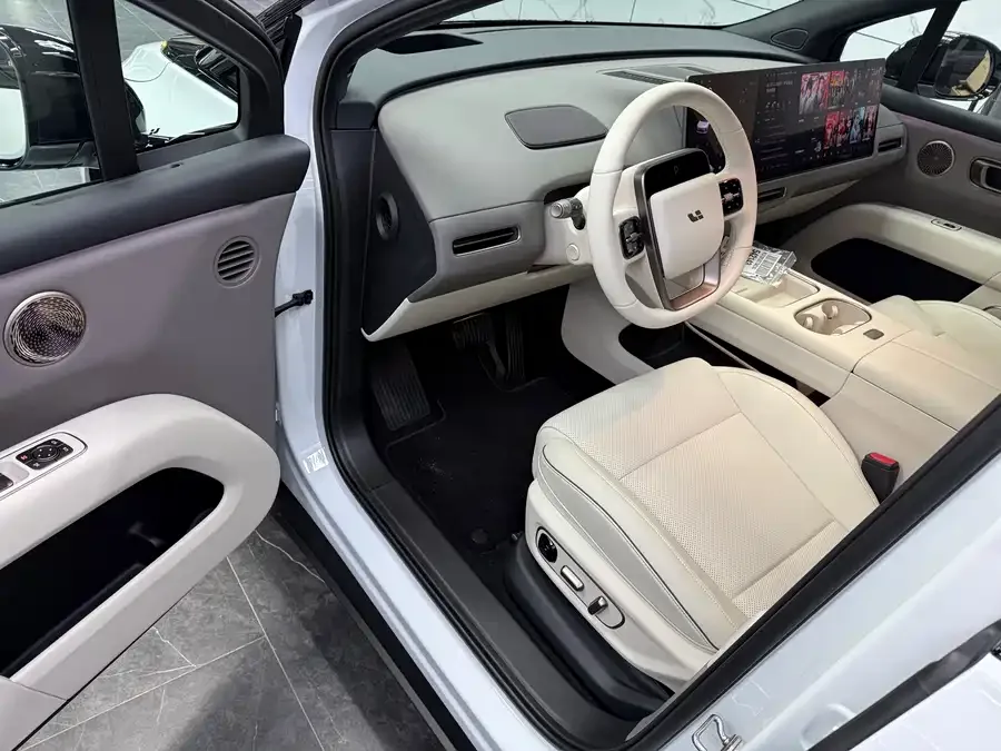 Li Auto i6 Ideal i6 2025 two-wheel drive standard version 2026 — миниатюра 2