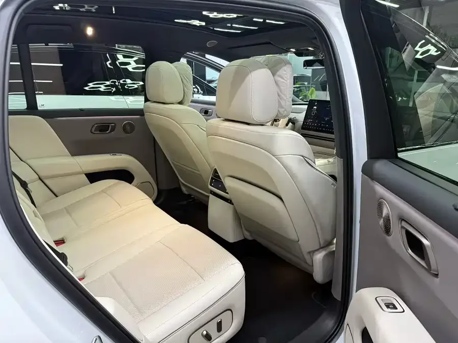 Li Auto i6 Ideal i6 2025 two-wheel drive standard version 2026 — миниатюра 4