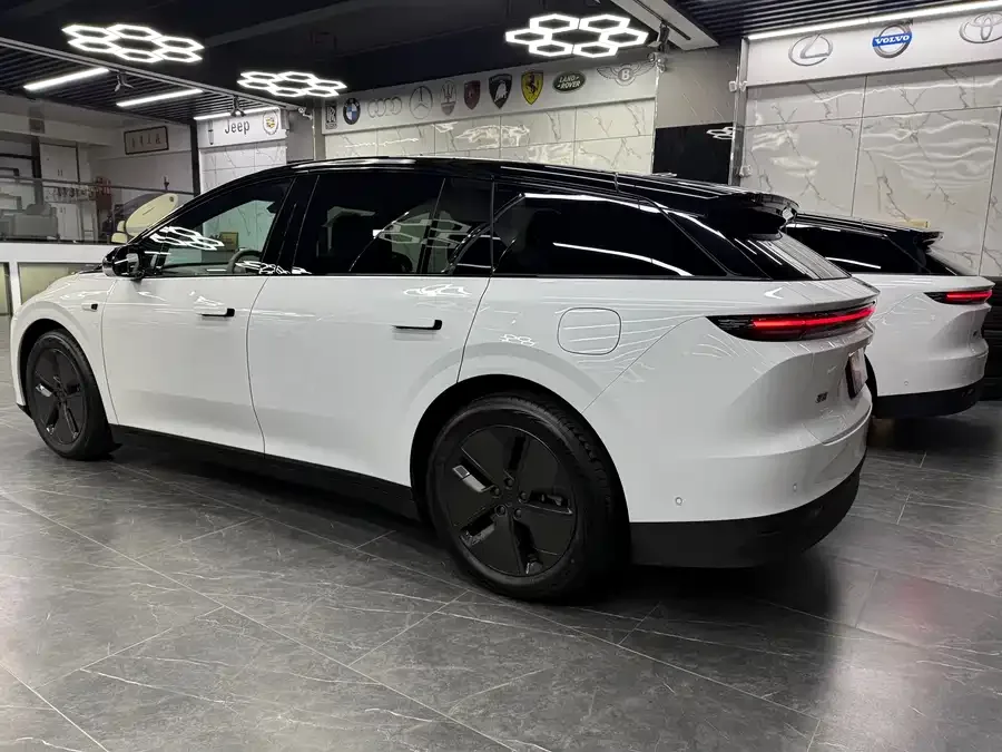 Li Auto i6 Ideal i6 2025 two-wheel drive standard version 2026 — миниатюра 5