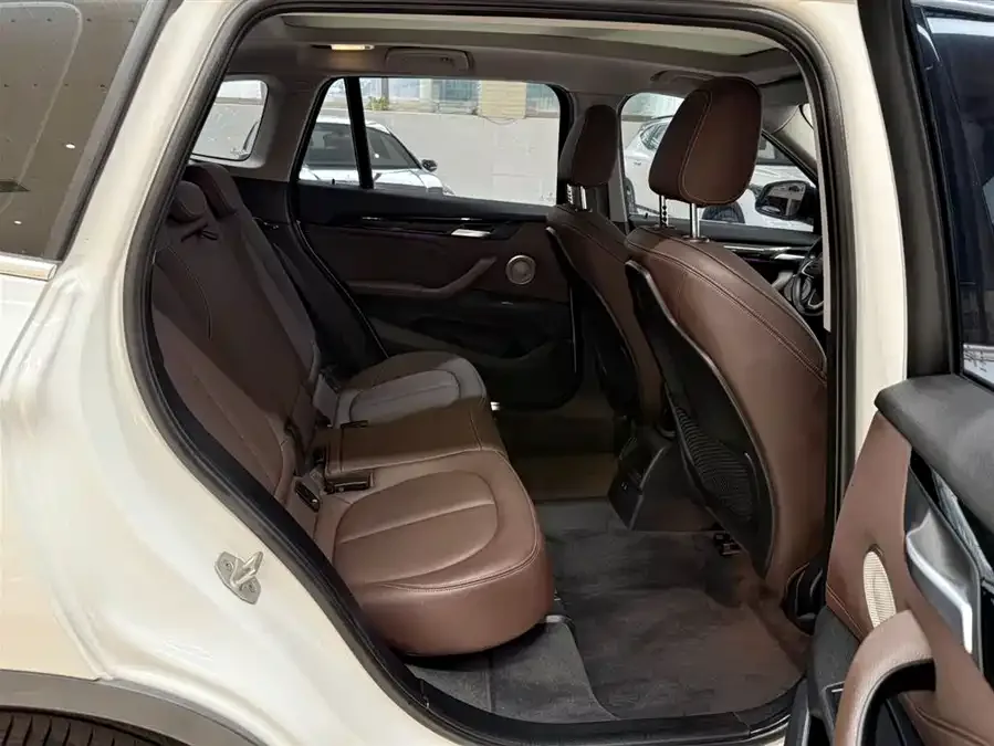 BMW X1 2022 sDrive20Li Fashion Edition 2022 — миниатюра 5