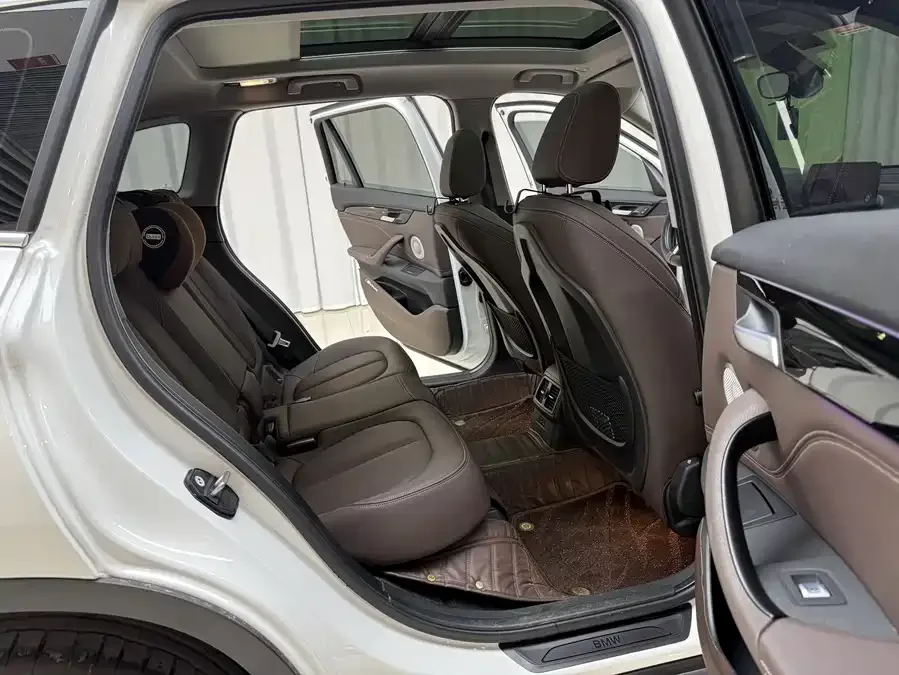 BMW X1 2022 sDrive20Li Exclusive Model 2023 — миниатюра 2