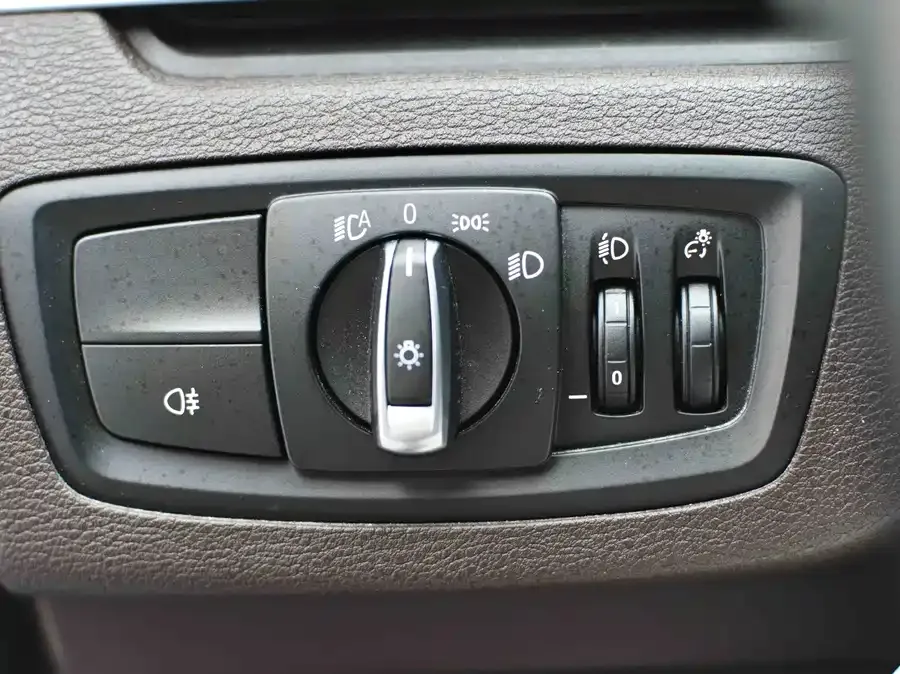 BMW X1 2022 sDrive20Li Fashion Edition 2023 — миниатюра 5
