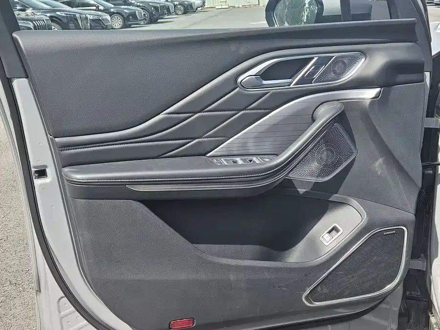 Hongqi HS7 PHEV Hongqi HS7 PHEV 2024 2.0T PHEV 4WD Flagship Edition 6-seater 2024 — миниатюра 5