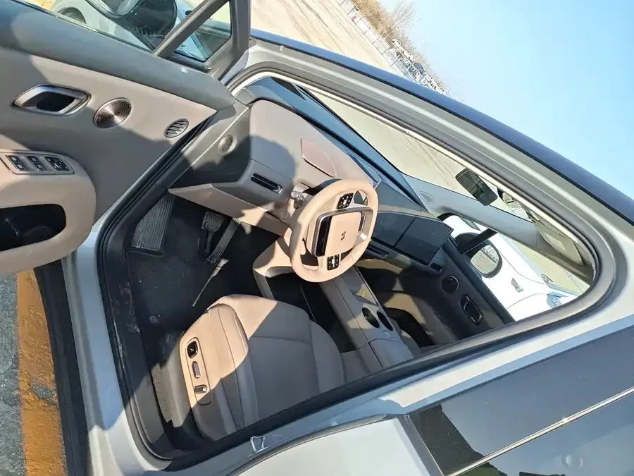Li Ideal i8 Ideal i8 2025 Standard Edition 2025 — миниатюра 2