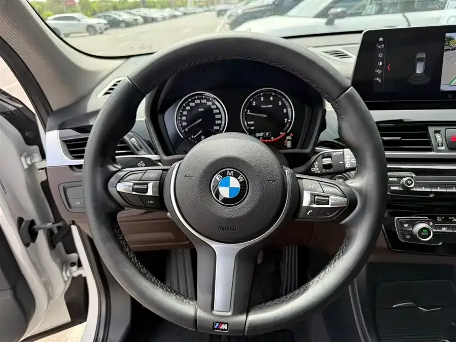 BMW X1 2022 sDrive25Li Leading Edition 2022 — миниатюра 3